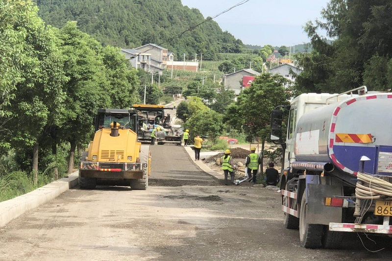 路橋集團搶晴天、戰(zhàn)雨天、斗夜間  全力以赴推進國道347項目建設